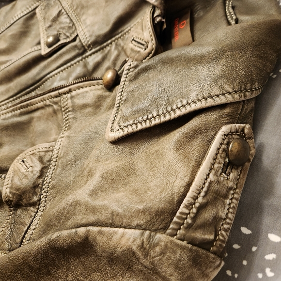 Danier authentic leather jacket - Picture 7 of 14